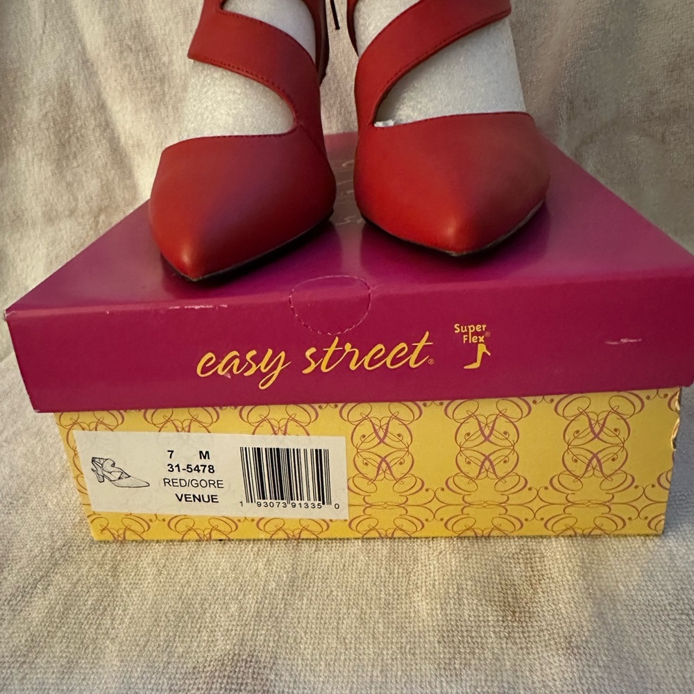 Easy Street Vibrant Red Pumps